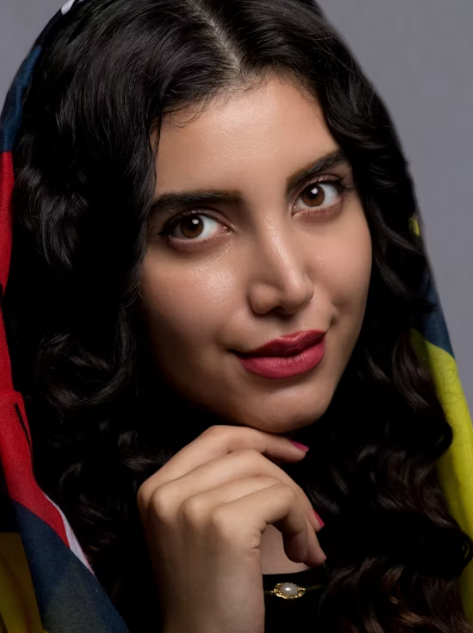 María R.